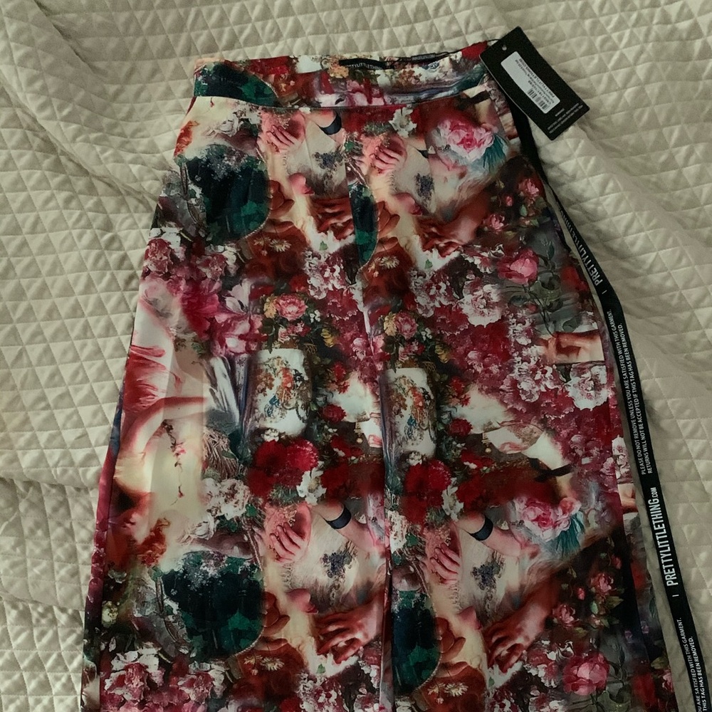 Beautiful dress slacks. They run more like a zero or xxs